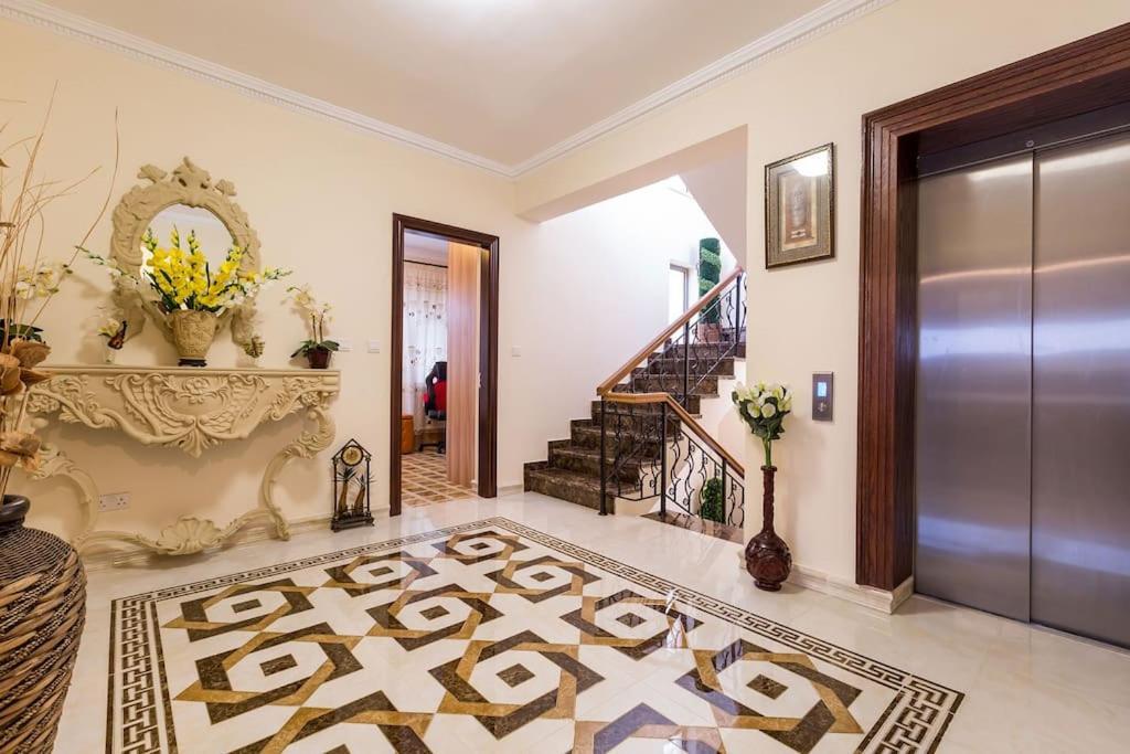 Luksuzna Vila Ob Plazi Z Bazenom Paphos