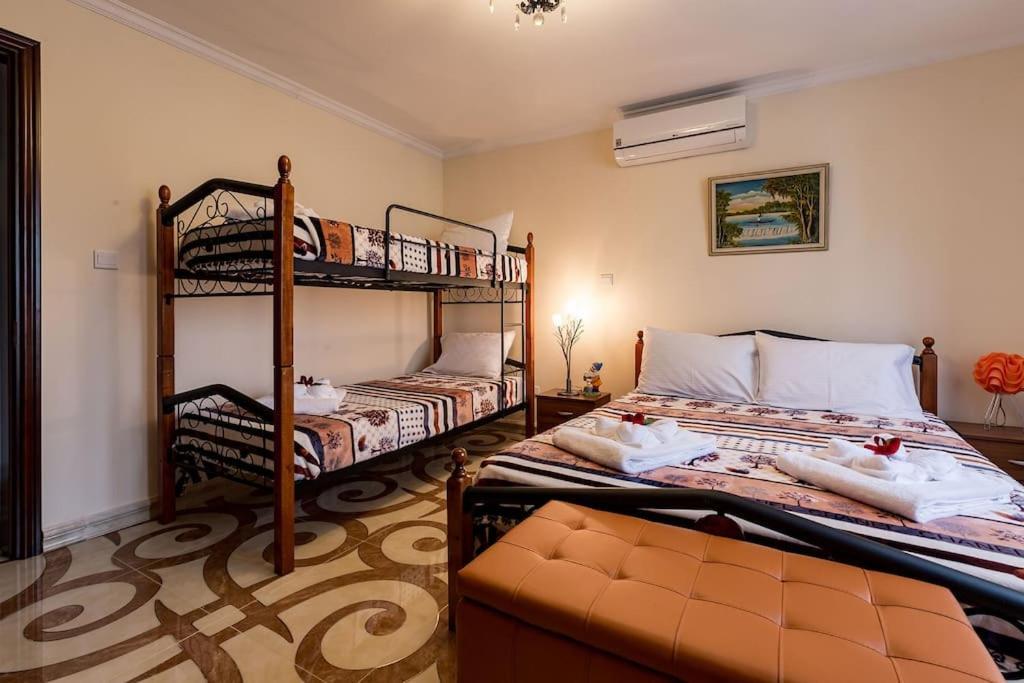 Luksuzna Vila Ob Plazi Z Bazenom Villa *