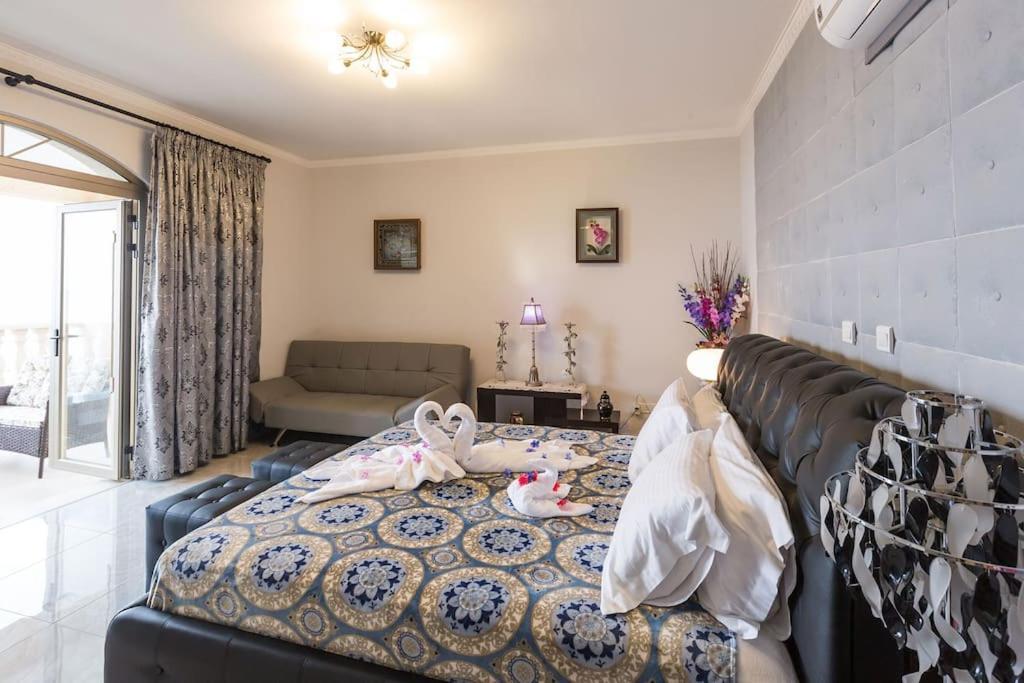 Luksuzna Vila Ob Plazi Z Bazenom Paphos