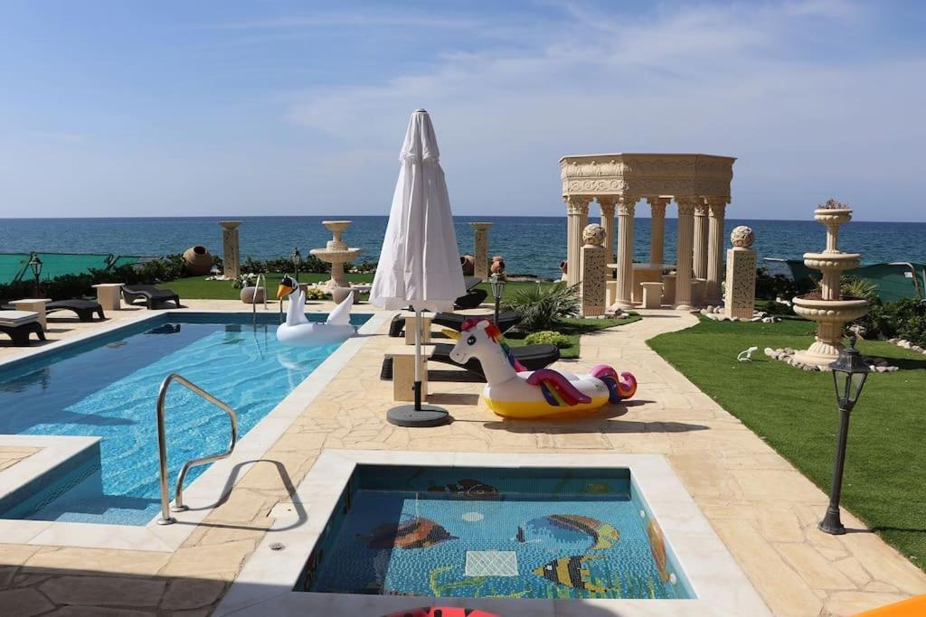 Luksuzna Vila Ob Plazi Z Bazenom * Paphos