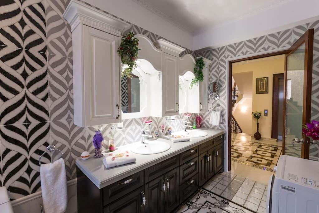 Luksuzna Vila Ob Plazi Z Bazenom Paphos