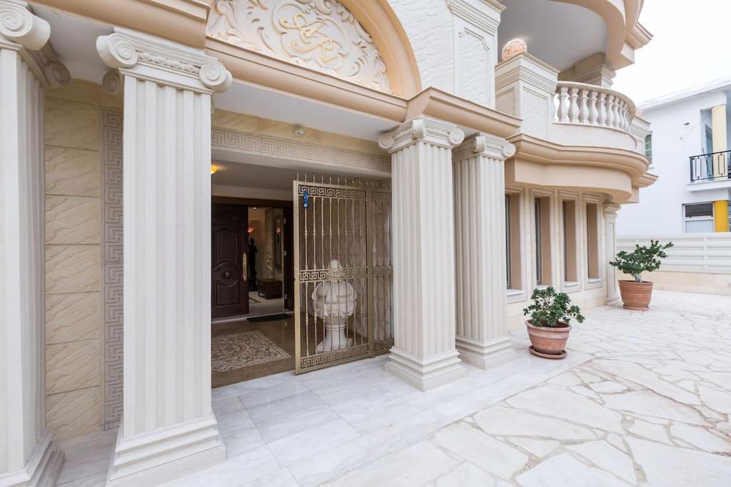 Luksuzna Vila Ob Plazi Z Bazenom Paphos