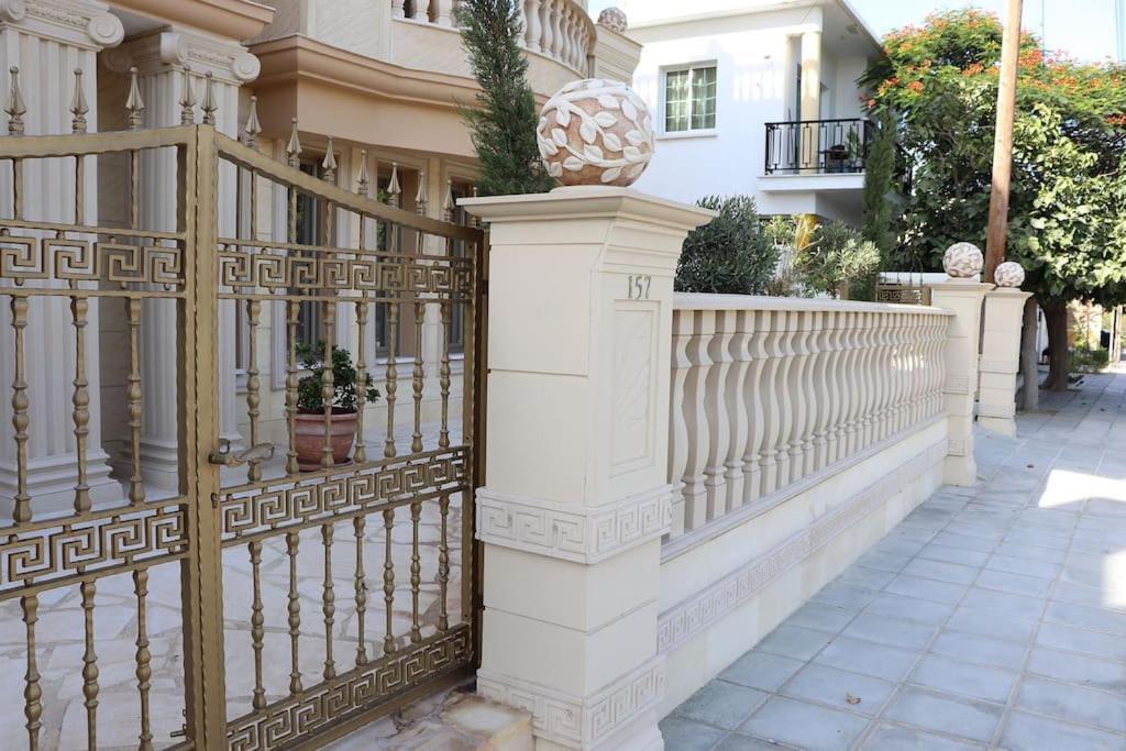 Villa Luksuzna Vila Ob Plazi Z Bazenom