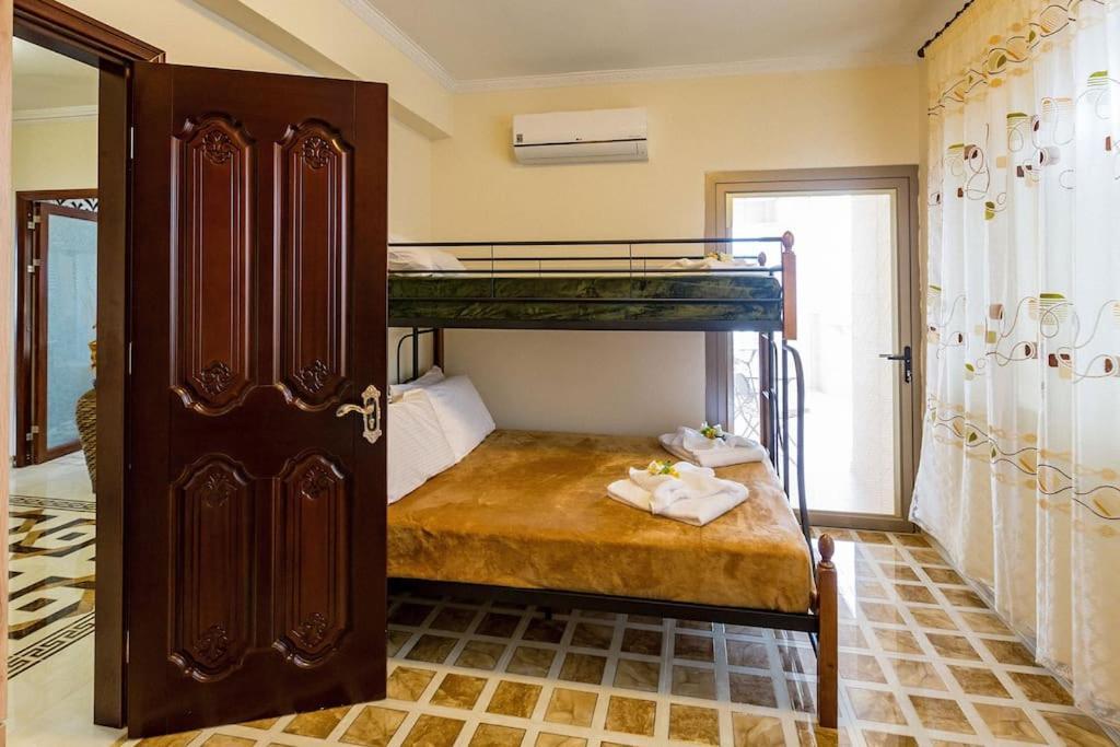 Luksuzna Vila Ob Plazi Z Bazenom * Paphos