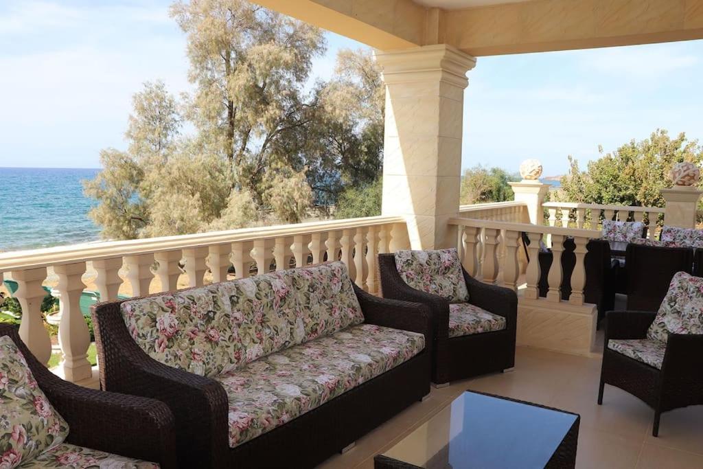 Villa Luksuzna Vila Ob Plazi Z Bazenom Paphos
